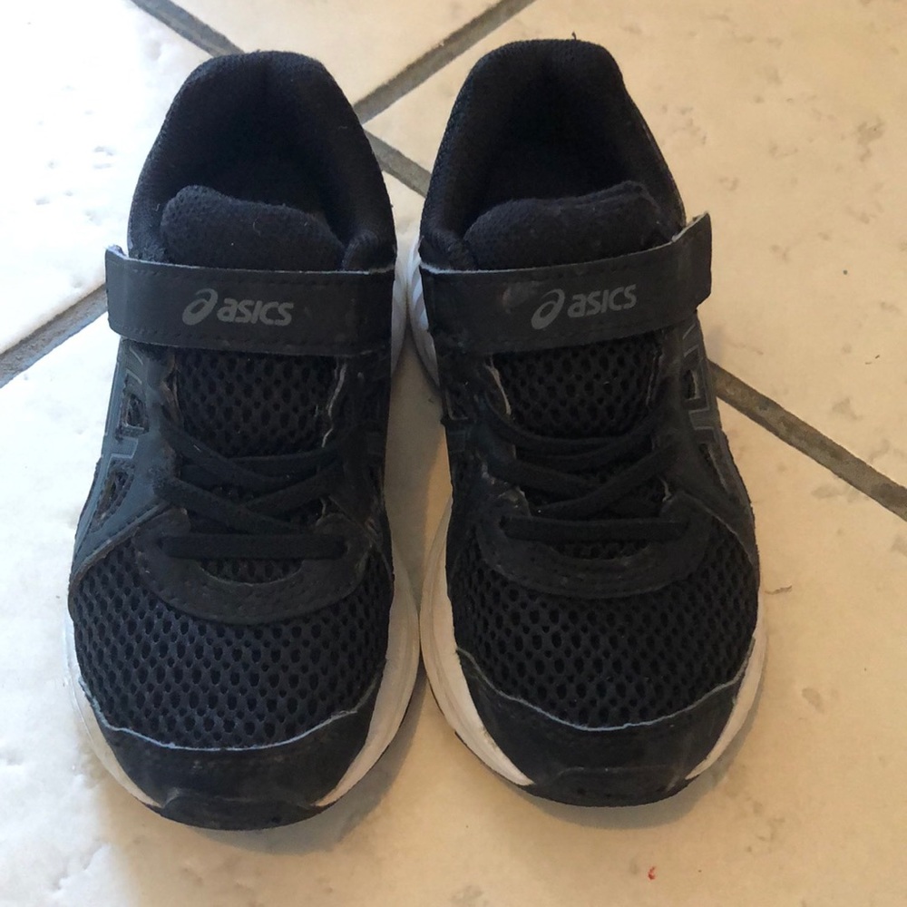 Boy ASICS tennis shoes
